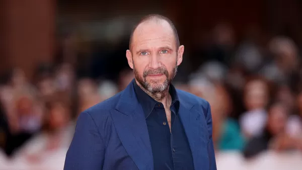 Ralph Fiennes เป็นประธาน Snow ใน The Hunger Games: Sunrise on the Reape